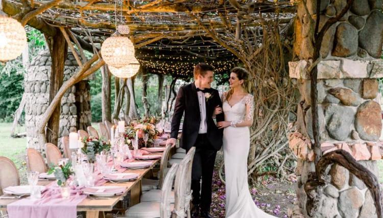 Tanilba House is offers small wedding venues in its outdoor gardens