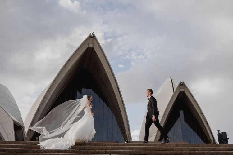 Natural wedding photo taken at the Sydney Opera House by Perfect Moment