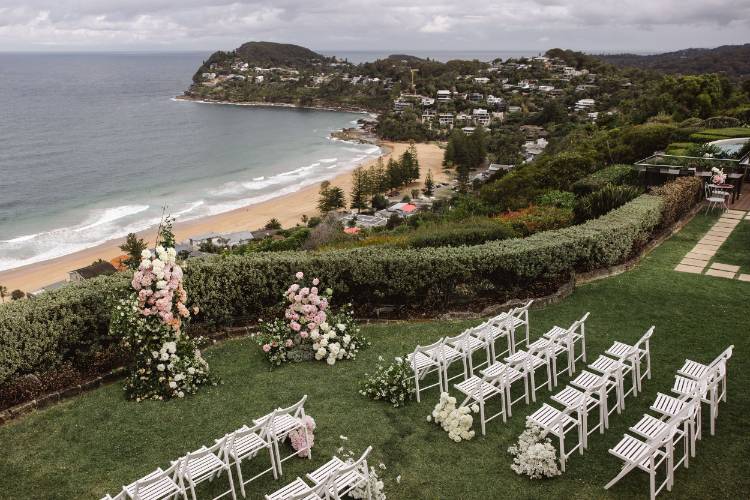 Beautiful wedding ceremony at Whale Beach in Sydney