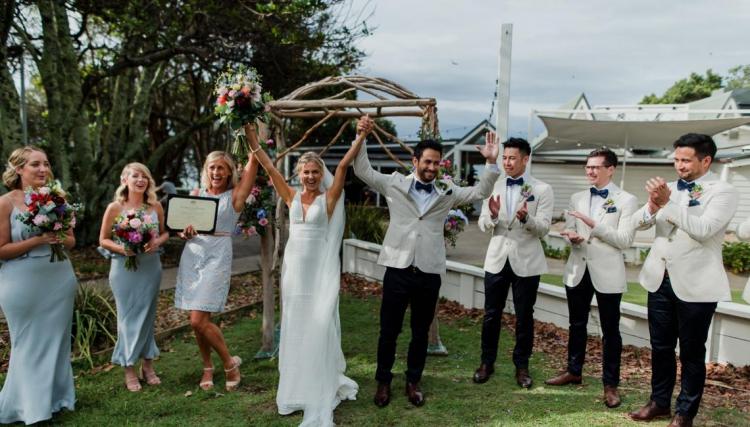 Brisbane Marriage Officiant - Celebrant Sue