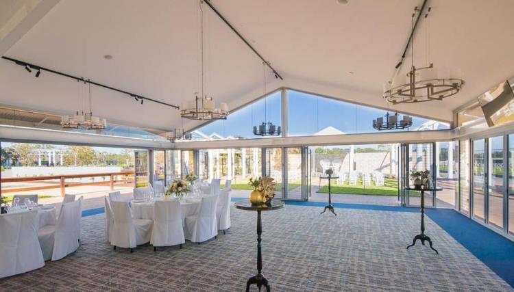 William Inglis Hotel does garden wedding ceremonies and receptions in Sydney