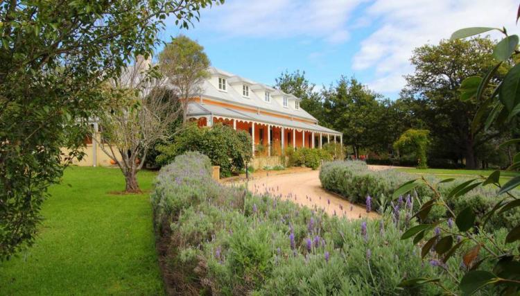 Fitzroy Inn is a heritage listed wedding venue in the Southern Highlands