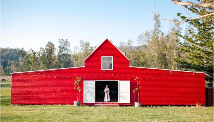 barns sheds wedding venue pillar