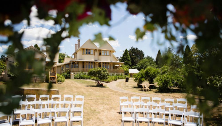 outdoor wedding venue hillview