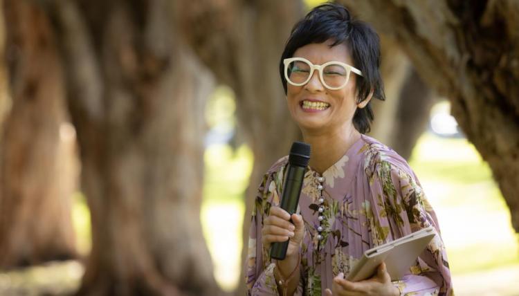 Bilingual female celebrant Megumi Carver officiates weddings in Sydney & Japan