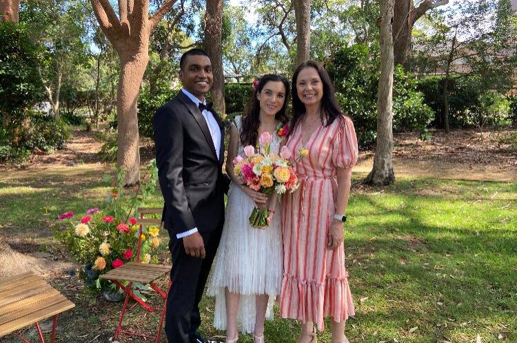 Inexpensive wedding celebrant in Sydney Vicki Frittman
