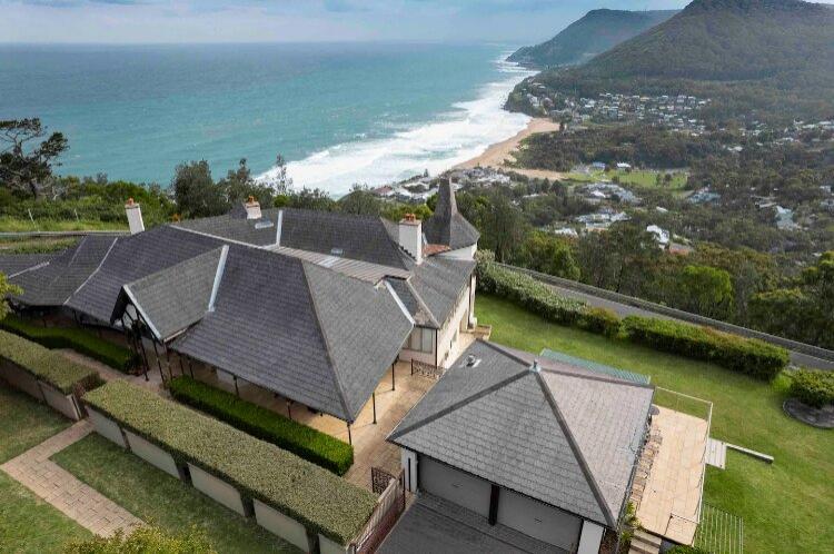 Small wedding location at a private house overlooking the ocean