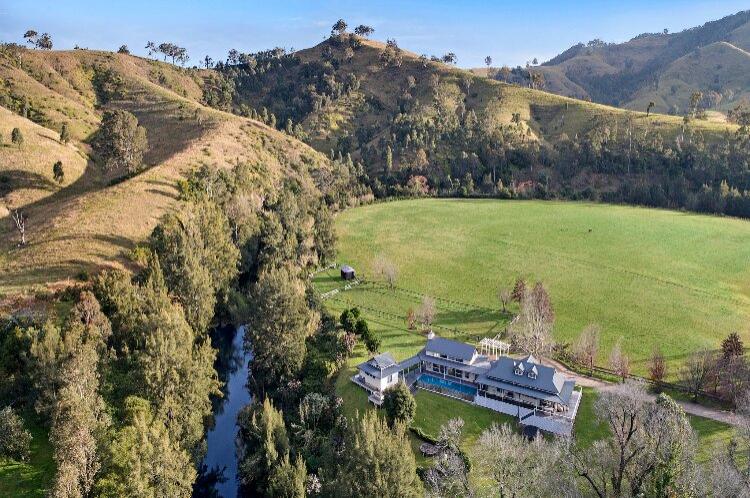 Outdoor wedding destination on the Peterson River in the Hunter Valley