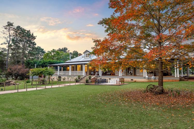 Kalinya Estate is a luxury 5 acre wedding venue in the Southern Highlands